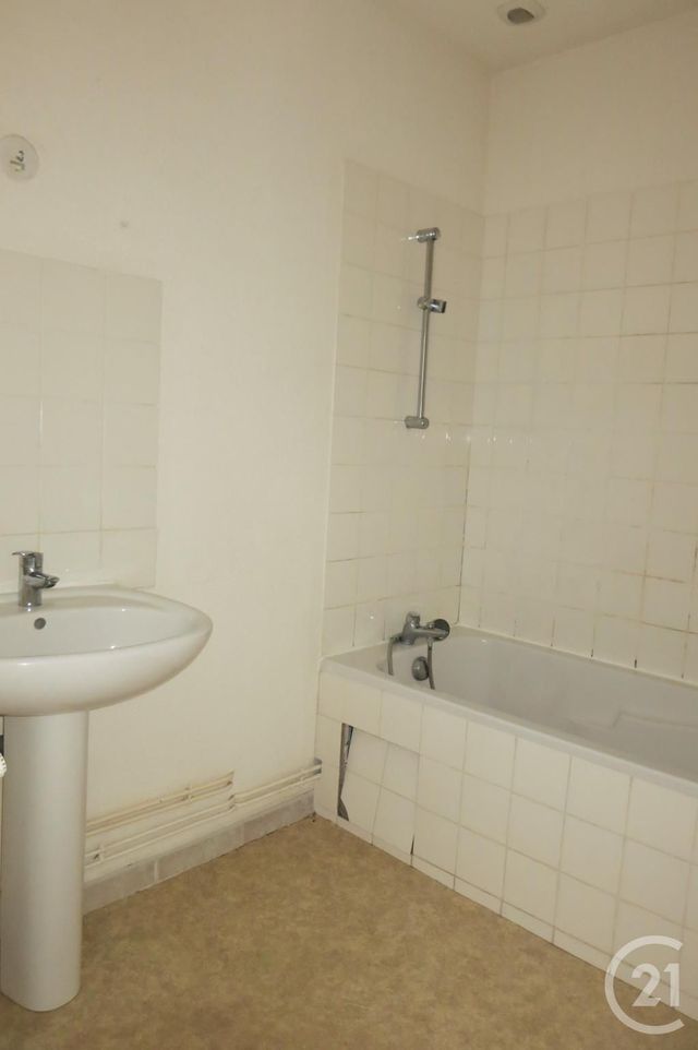 Appartement F3 &agrave; louer - 3 pi&egrave;ces - 73,92 m2 - Commentry - 03 - AUVERGNE