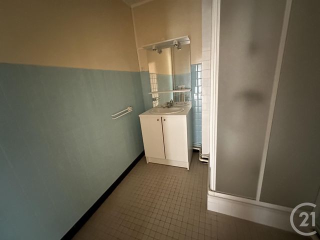 Appartement F3 &agrave; louer - 3 pi&egrave;ces - 58,70 m2 - Montlucon - 03 - AUVERGNE