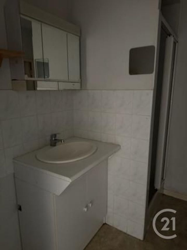 Appartement F3 &agrave; louer - 3 pi&egrave;ces - 55 m2 - Commentry - 03 - AUVERGNE