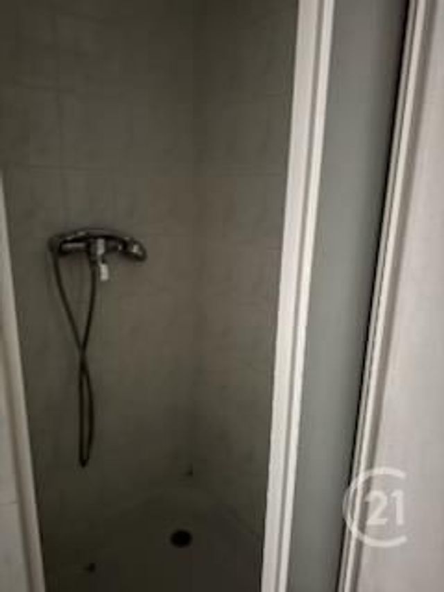 Appartement F3 &agrave; louer - 3 pi&egrave;ces - 55 m2 - Commentry - 03 - AUVERGNE