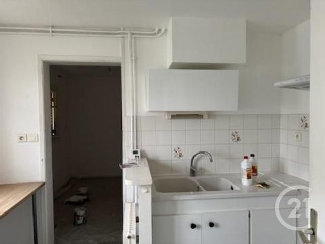 Appartement F3 &agrave; louer - 3 pi&egrave;ces - 55 m2 - Commentry - 03 - AUVERGNE