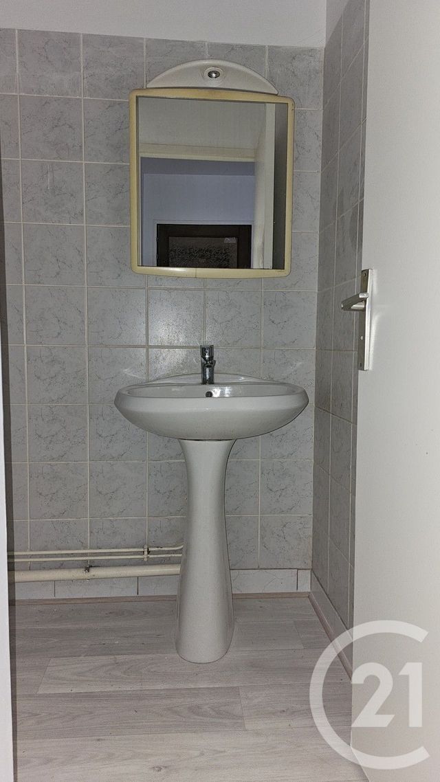 Appartement F2 &agrave; louer - 2 pi&egrave;ces - 40,30 m2 - Montlucon - 03 - AUVERGNE