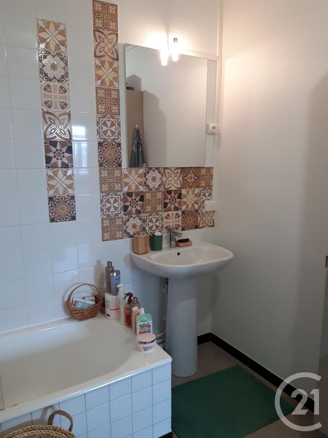 Appartement F2 &agrave; louer - 2 pi&egrave;ces - 49 m2 - Montlucon - 03 - AUVERGNE