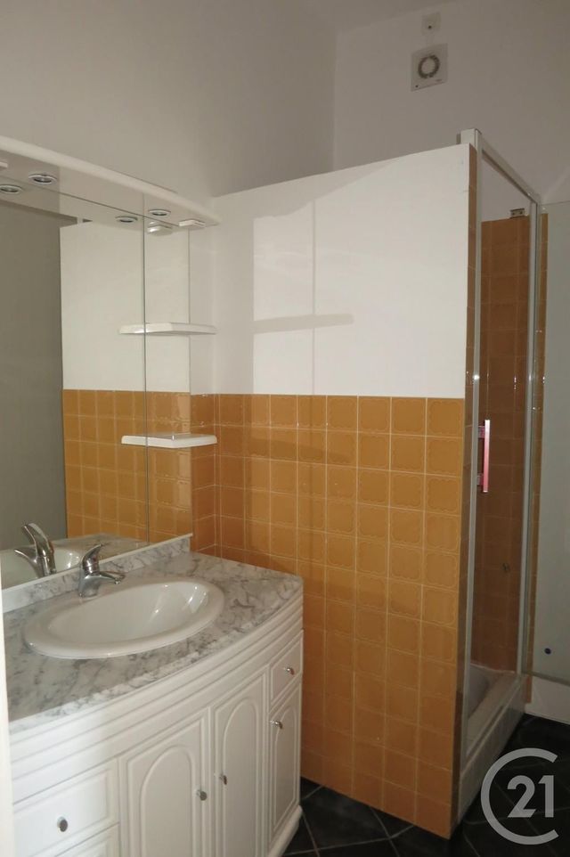 Appartement F2 &agrave; louer - 2 pi&egrave;ces - 50 m2 - Montlucon - 03 - AUVERGNE