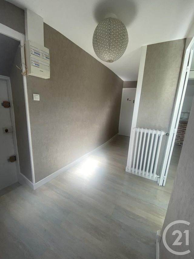 Appartement F3 &agrave; louer - 3 pi&egrave;ces - 63,02 m2 - Montlucon - 03 - AUVERGNE