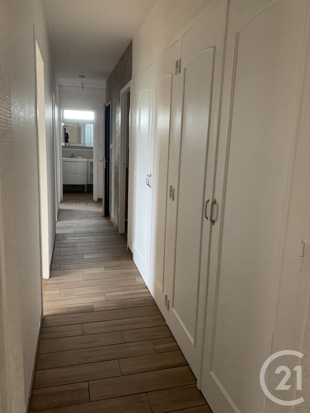 Appartement F4 &agrave; louer - 5 pi&egrave;ces - 95,73 m2 - Montlucon - 03 - AUVERGNE