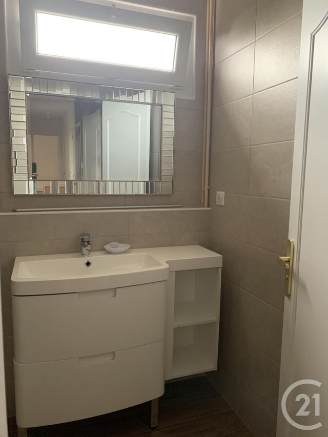 Appartement F4 &agrave; louer - 5 pi&egrave;ces - 95,73 m2 - Montlucon - 03 - AUVERGNE