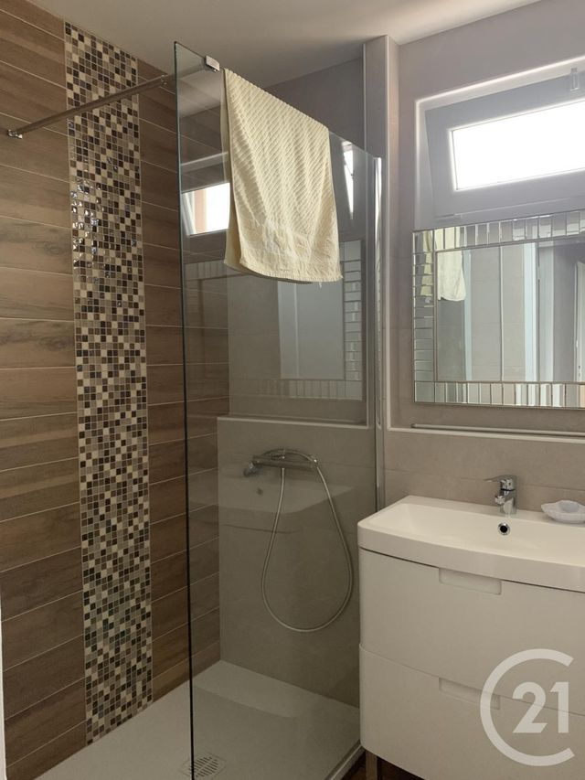 Appartement F4 &agrave; louer - 5 pi&egrave;ces - 95,73 m2 - Montlucon - 03 - AUVERGNE
