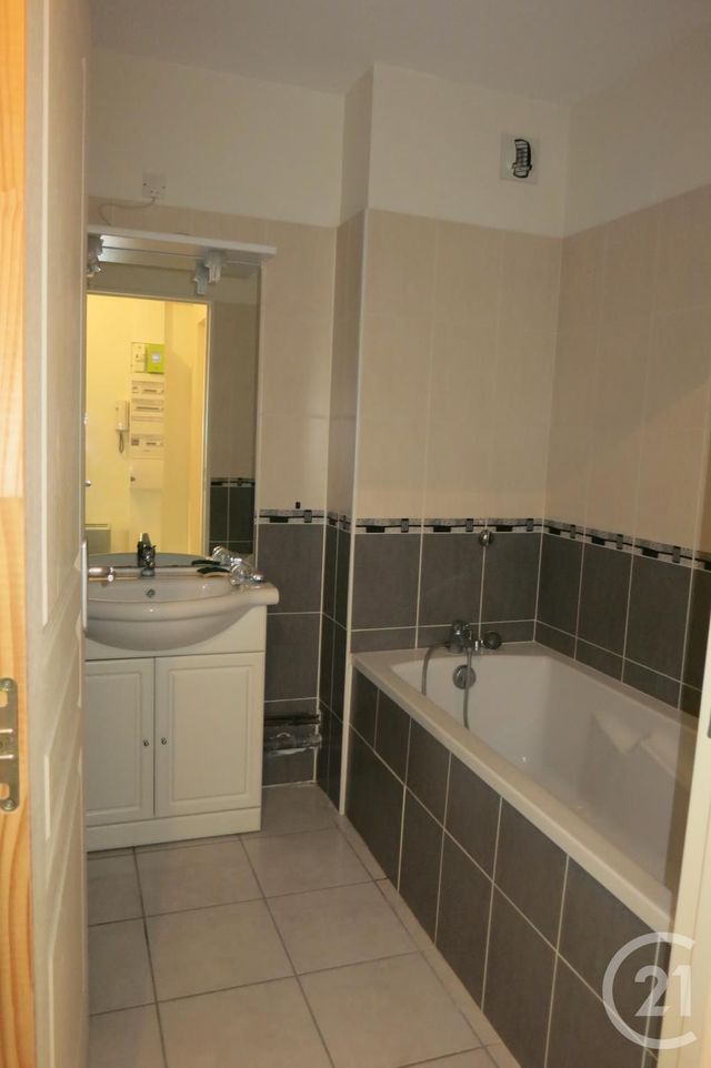 Appartement F2 &agrave; vendre - 2 pi&egrave;ces - 38 m2 - Montlucon - 03 - AUVERGNE