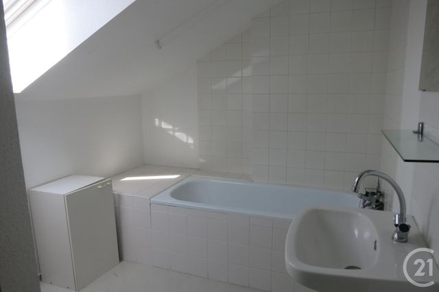 Appartement F3 &agrave; louer - 3 pi&egrave;ces - 44,63 m2 - Montlucon - 03 - AUVERGNE