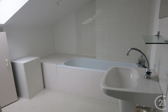 Appartement F3 &agrave; louer - 3 pi&egrave;ces - 44,63 m2 - Montlucon - 03 - AUVERGNE