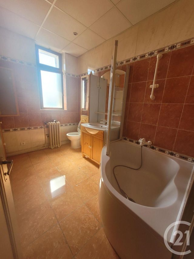 Maison &agrave; louer - 4 pi&egrave;ces - 88 m2 - Montlucon - 03 - AUVERGNE