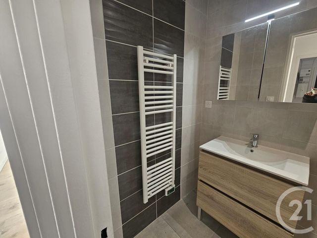 Appartement F3 &agrave; louer - 3 pi&egrave;ces - 77,24 m2 - Montlucon - 03 - AUVERGNE