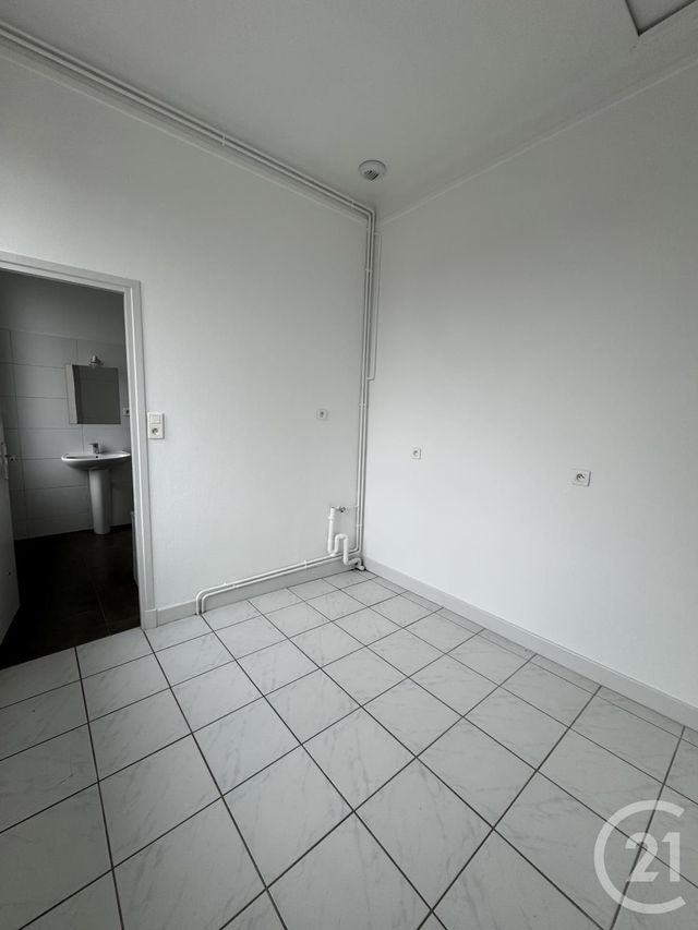 Appartement F3 &agrave; louer - 3 pi&egrave;ces - 80 m2 - Montlucon - 03 - AUVERGNE