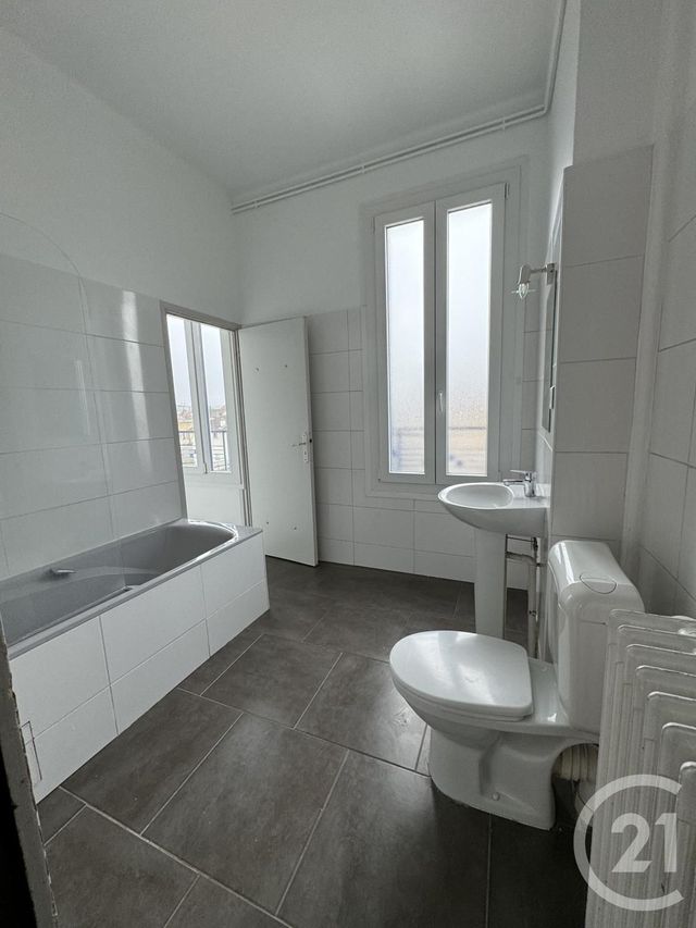 Appartement F3 &agrave; louer - 3 pi&egrave;ces - 80 m2 - Montlucon - 03 - AUVERGNE
