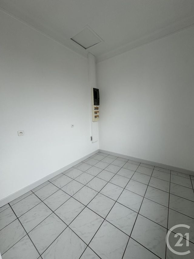 Appartement F3 &agrave; louer - 3 pi&egrave;ces - 80 m2 - Montlucon - 03 - AUVERGNE