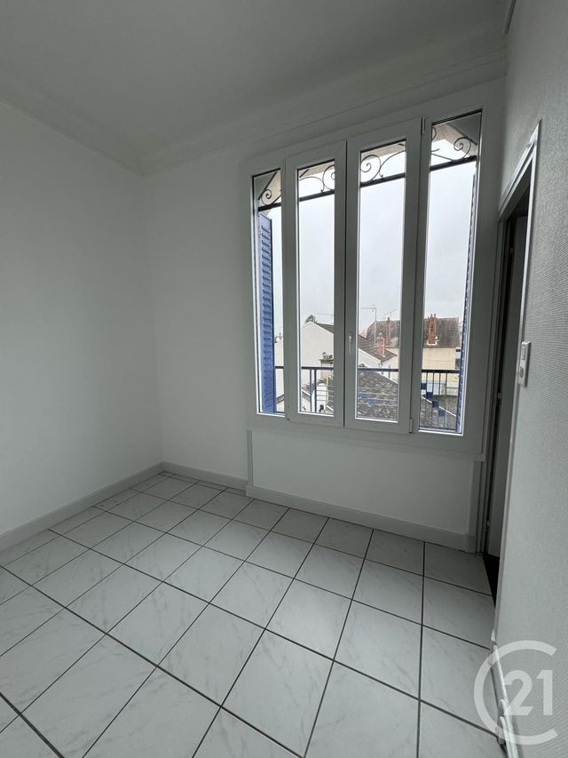 Appartement F3 &agrave; louer - 3 pi&egrave;ces - 80 m2 - Montlucon - 03 - AUVERGNE
