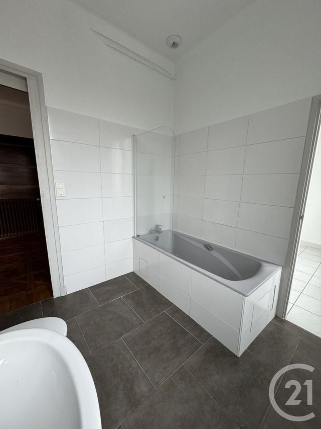 Appartement F3 &agrave; louer - 3 pi&egrave;ces - 80 m2 - Montlucon - 03 - AUVERGNE