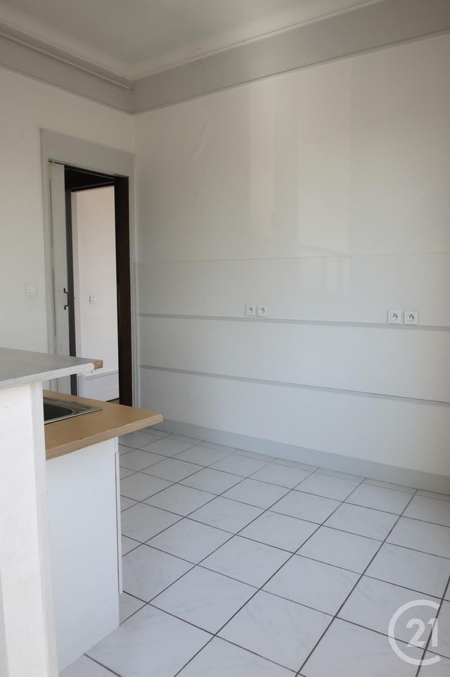 Appartement F3 &agrave; louer - 3 pi&egrave;ces - 80 m2 - Montlucon - 03 - AUVERGNE
