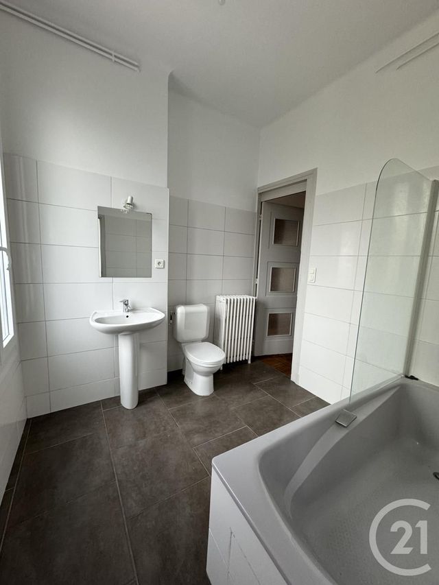 Appartement F3 &agrave; louer - 3 pi&egrave;ces - 80 m2 - Montlucon - 03 - AUVERGNE