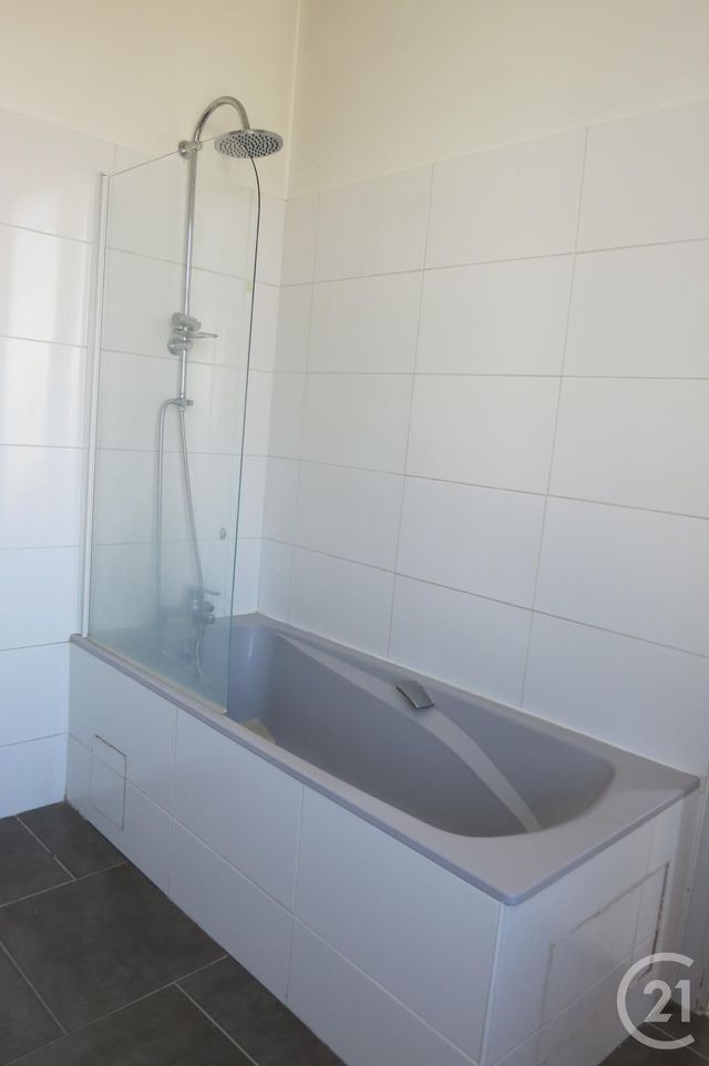 Appartement F3 &agrave; louer - 3 pi&egrave;ces - 80 m2 - Montlucon - 03 - AUVERGNE
