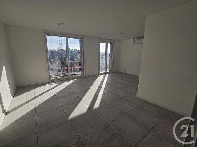 Appartement F3 &agrave; louer - 3 pi&egrave;ces - 77,24 m2 - Montlucon - 03 - AUVERGNE