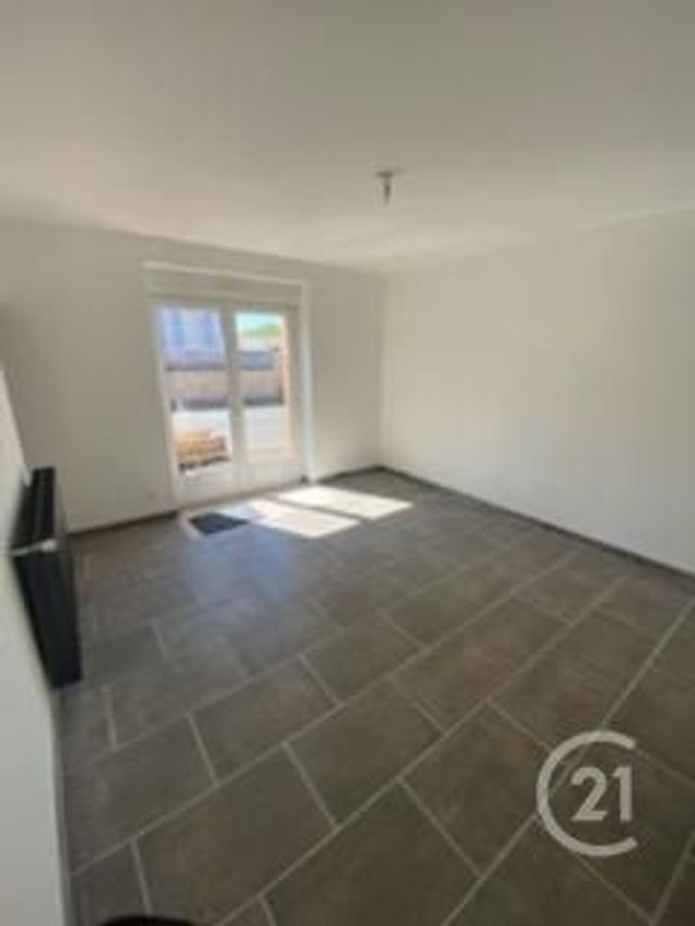 Appartement F3 &agrave; louer - 3 pi&egrave;ces - 52,14 m2 - Montlucon - 03 - AUVERGNE