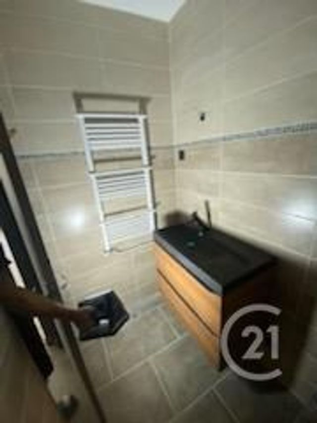 Appartement F3 &agrave; louer - 3 pi&egrave;ces - 52,14 m2 - Montlucon - 03 - AUVERGNE