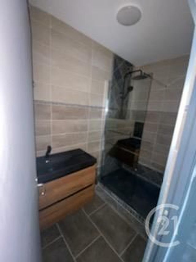 Appartement F3 &agrave; louer - 3 pi&egrave;ces - 52,14 m2 - Montlucon - 03 - AUVERGNE