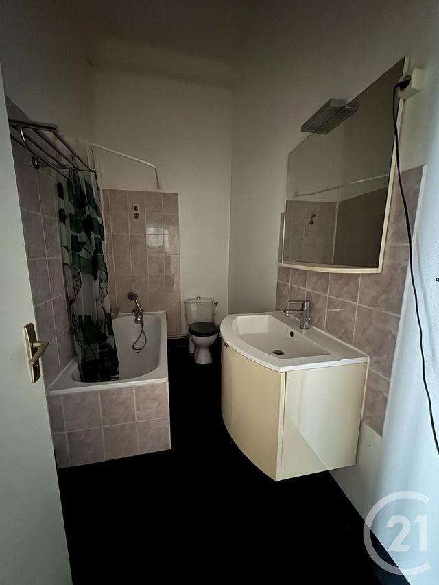Appartement F3 &agrave; louer - 3 pi&egrave;ces - 77,84 m2 - Montlucon - 03 - AUVERGNE