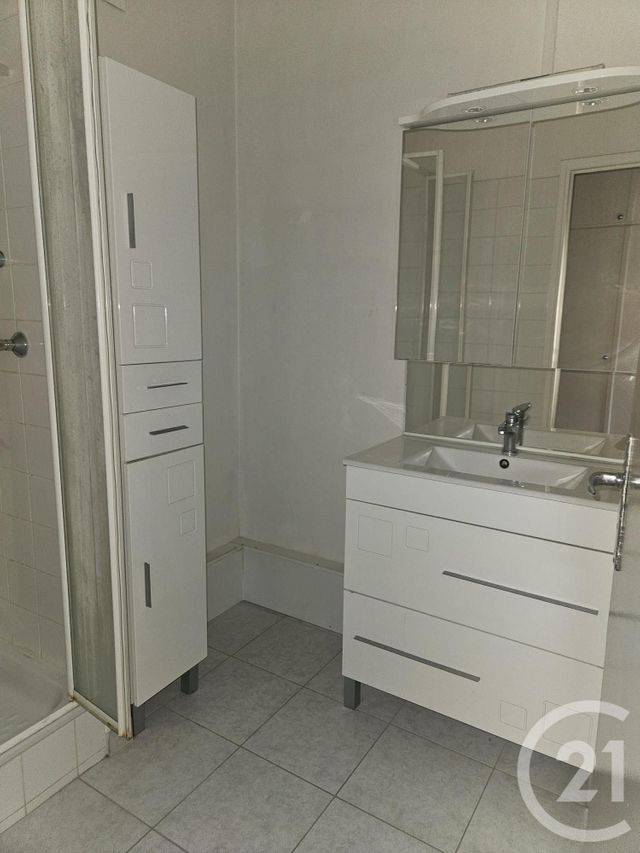 Appartement F2 &agrave; louer - 2 pi&egrave;ces - 51,97 m2 - Montlucon - 03 - AUVERGNE
