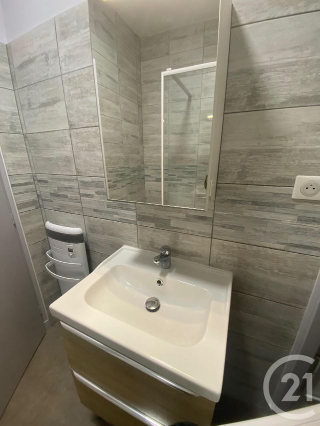 Appartement &agrave; louer - 2 pi&egrave;ces - 43,66 m2 - Montlucon - 03 - AUVERGNE