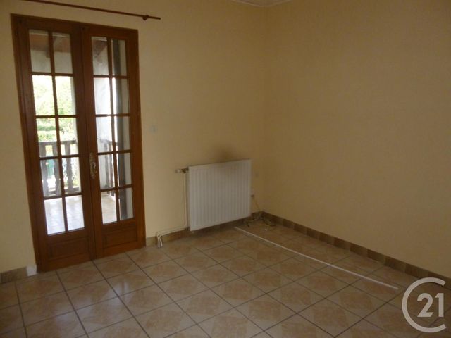 Maison &agrave; louer - 2 pi&egrave;ces - 70 m2 - Neris Les Bains - 03 - AUVERGNE
