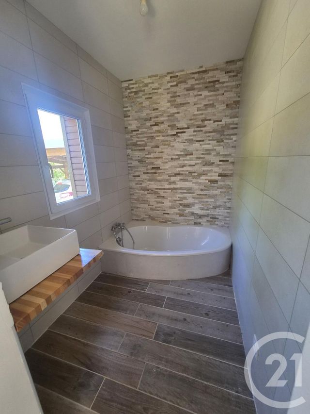 Maison &agrave; louer - 4 pi&egrave;ces - 104 m2 - Quinssaines - 03 - AUVERGNE