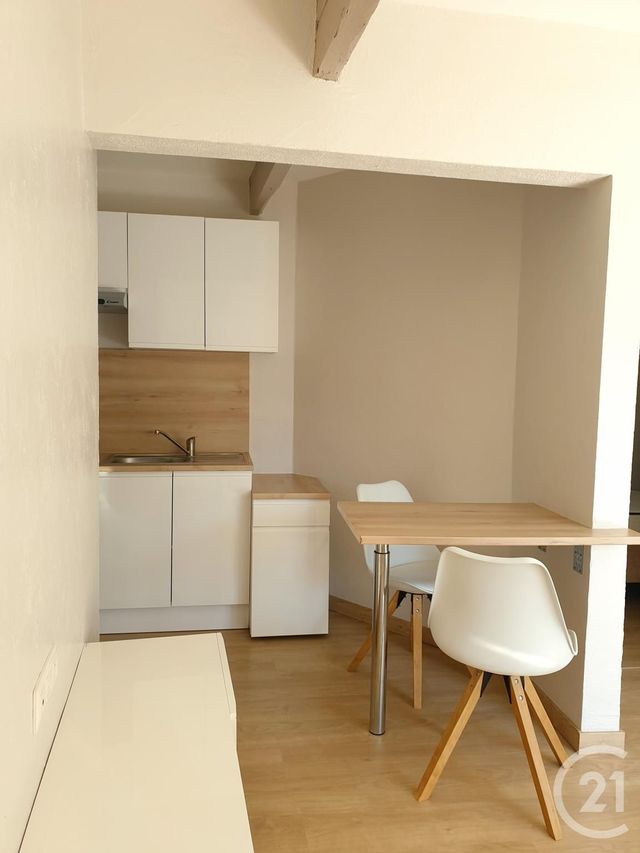 Appartement &agrave; louer - 2 pi&egrave;ces - 30 m2 - Montlucon - 03 - AUVERGNE