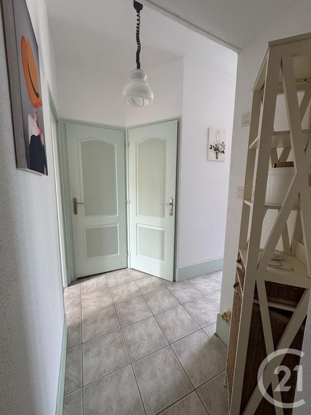 Appartement F3 &agrave; louer - 3 pi&egrave;ces - 58 m2 - Neris Les Bains - 03 - AUVERGNE