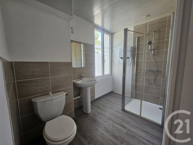 Maison &agrave; louer - 4 pi&egrave;ces - 106 m2 - Domerat - 03 - AUVERGNE