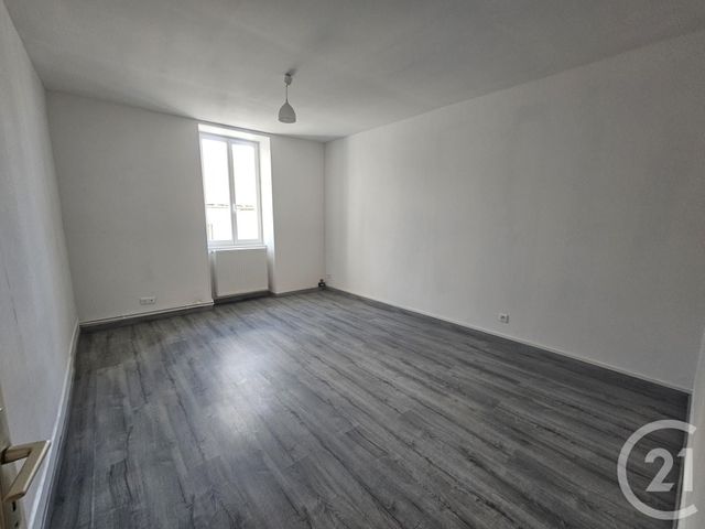 Maison &agrave; louer - 4 pi&egrave;ces - 106 m2 - Domerat - 03 - AUVERGNE