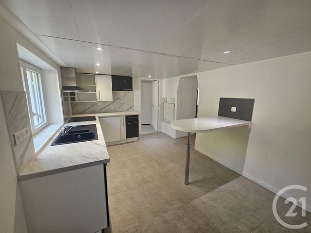 Maison &agrave; louer - 4 pi&egrave;ces - 106 m2 - Domerat - 03 - AUVERGNE