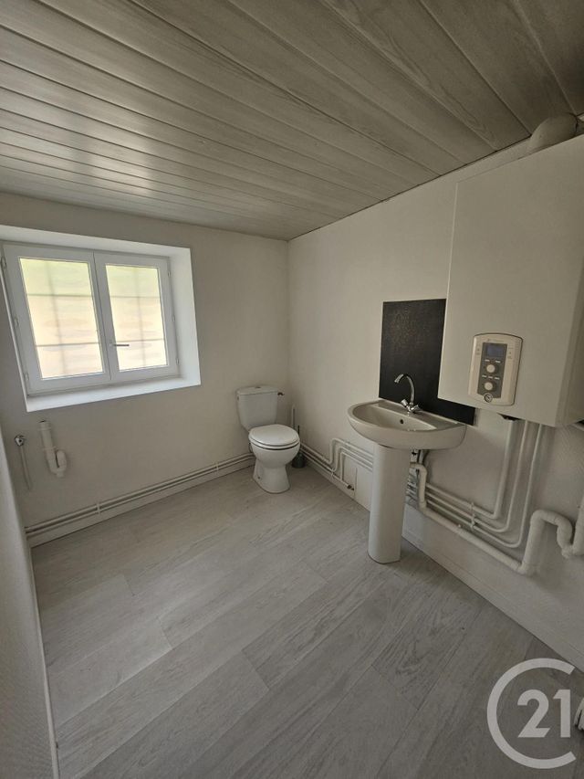 Maison &agrave; louer - 4 pi&egrave;ces - 106 m2 - Domerat - 03 - AUVERGNE