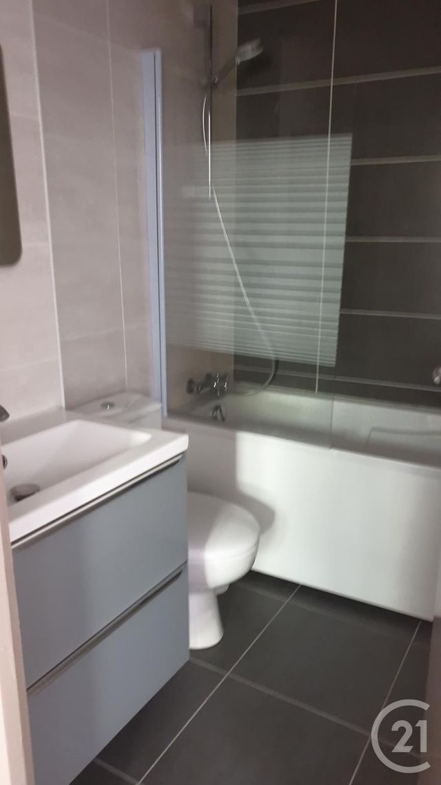 Appartement F2 &agrave; louer - 2 pi&egrave;ces - 30 m2 - Montlucon - 03 - AUVERGNE