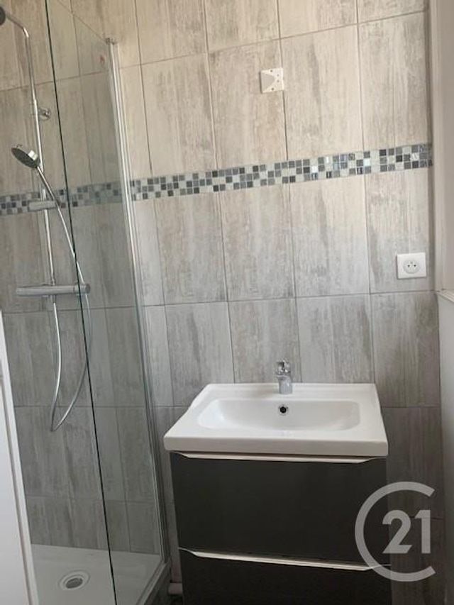 Appartement F3 &agrave; louer - 3 pi&egrave;ces - 58,80 m2 - Montlucon - 03 - AUVERGNE