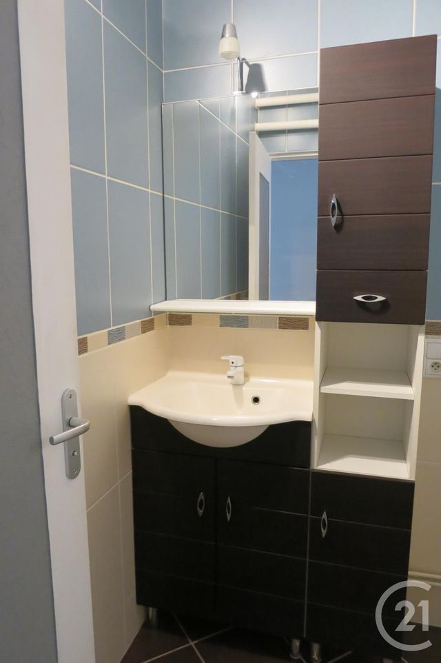 Appartement F2 &agrave; louer - 2 pi&egrave;ces - 55 m2 - Montlucon - 03 - AUVERGNE