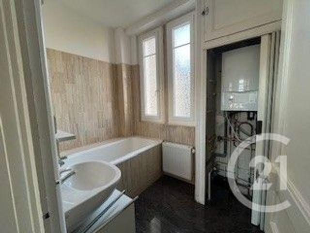 Appartement T3 &agrave; louer - 3 pi&egrave;ces - 76 m2 - Montlucon - 03 - AUVERGNE