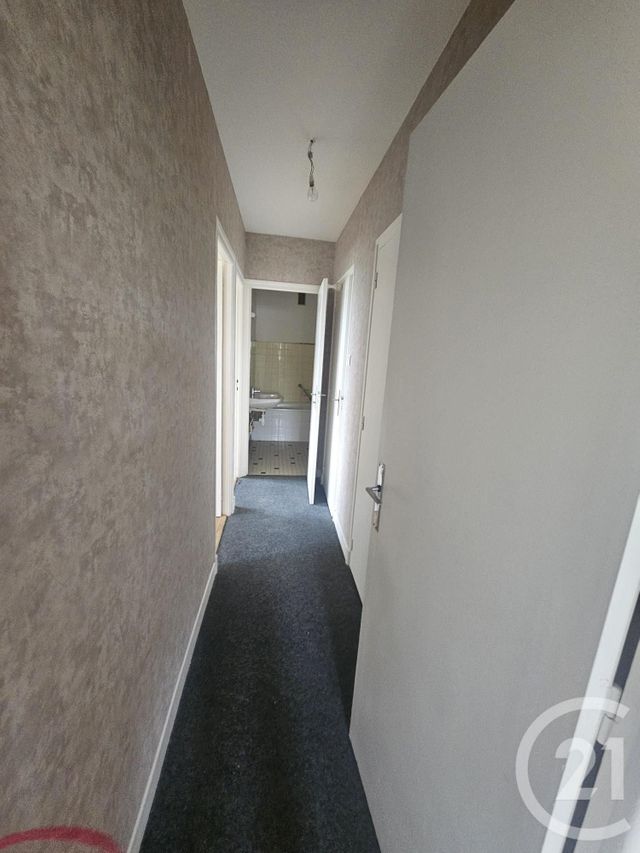 Appartement &agrave; louer - 3 pi&egrave;ces - 61 m2 - Montlucon - 03 - AUVERGNE