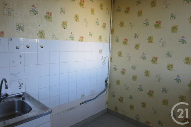 Appartement F1 &agrave; louer - 1 pi&egrave;ce - 35 m2 - Commentry - 03 - AUVERGNE