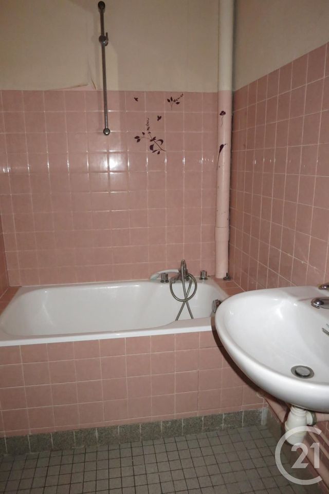 Appartement F1 &agrave; louer - 1 pi&egrave;ce - 35 m2 - Commentry - 03 - AUVERGNE