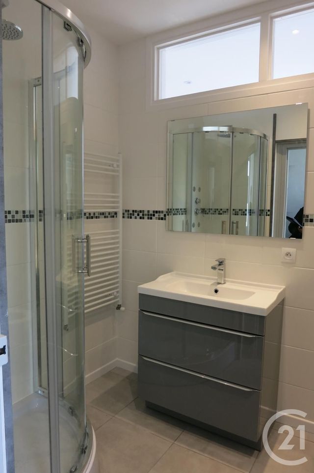 Appartement &agrave; louer - 3 pi&egrave;ces - 80 m2 - Montlucon - 03 - AUVERGNE