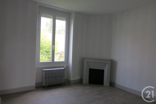 Appartement &agrave; louer - 3 pi&egrave;ces - 80 m2 - Montlucon - 03 - AUVERGNE