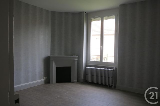 Appartement &agrave; louer - 3 pi&egrave;ces - 80 m2 - Montlucon - 03 - AUVERGNE
